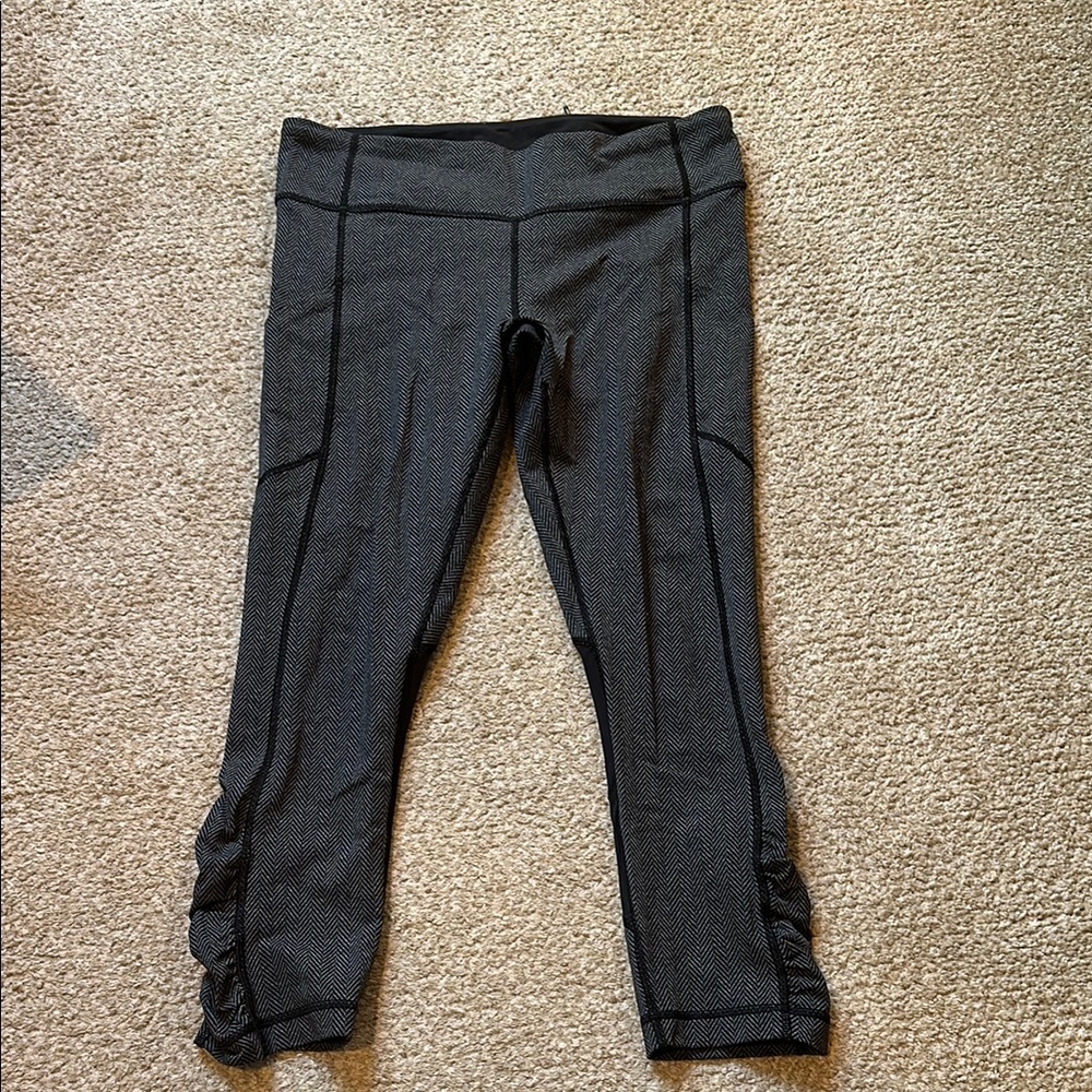 EUC LULU Black and grey Leggings size 10